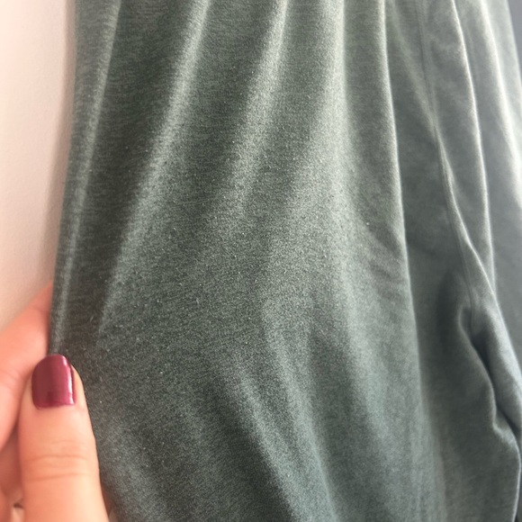 Vuori Women’s Performance Jogger - Picture 3 of 7